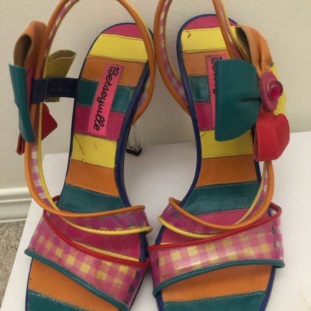 Betsey Johnson Colorful leather heels w/bow size 6